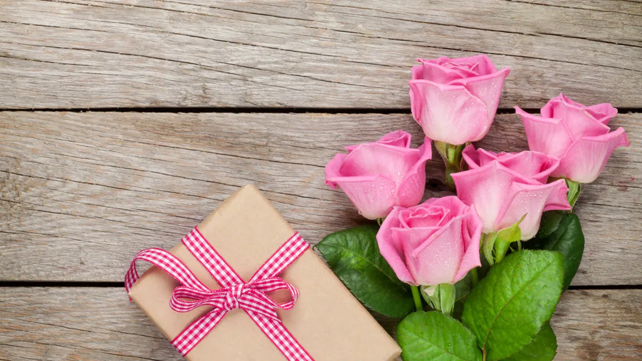 Gift and roses.