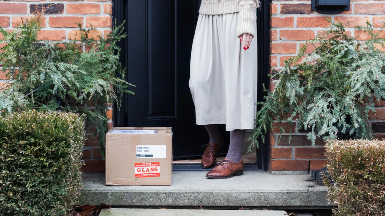Mail man rings doorbell.